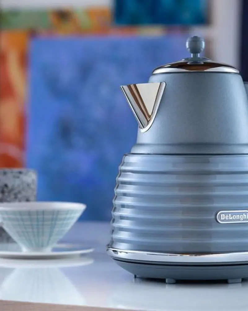 De'Longhi Scolpito Electric Kettle – 1.7L Rapid-Boil Stainless Steel 1