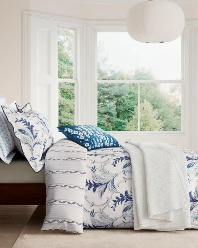 V&A Baroque Duvet Cover – Indigo Blue & White Ornamental Pattern 1