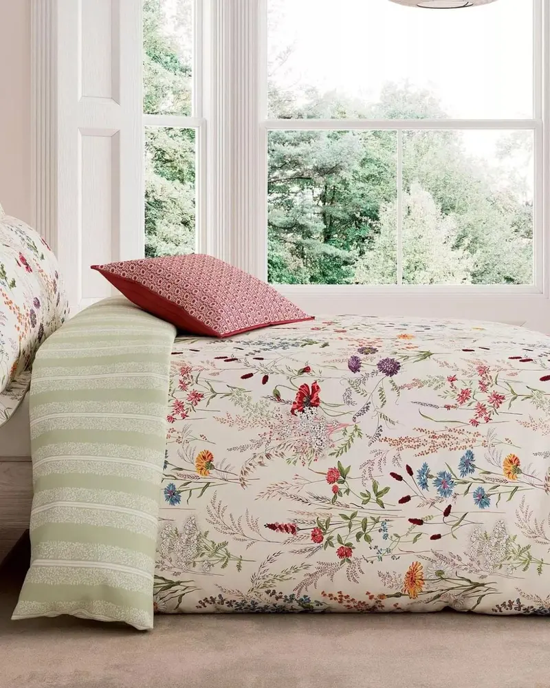 V&A Blythe Meadow Duvet Cover Set – Multi-Colored Botanical Print 1