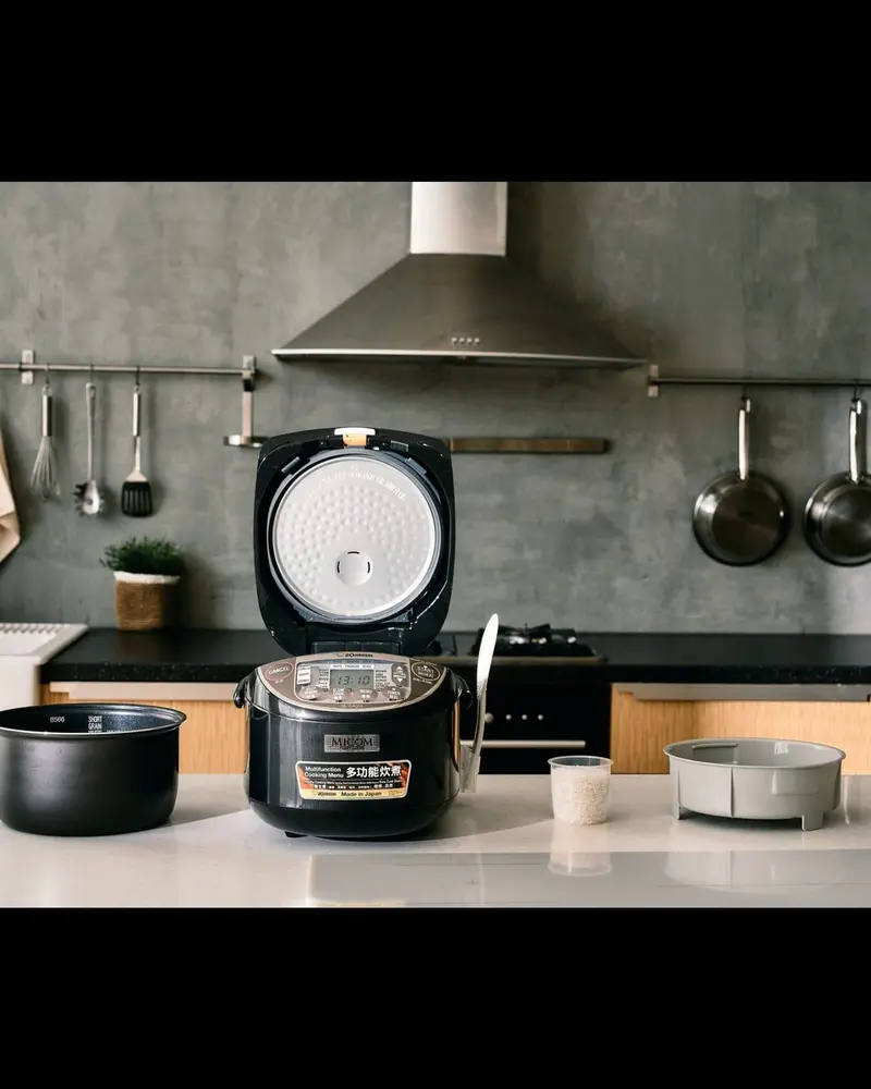 Zojirushi 1.8L Metallic Black Digital Rice Cooker And Warmer 1
